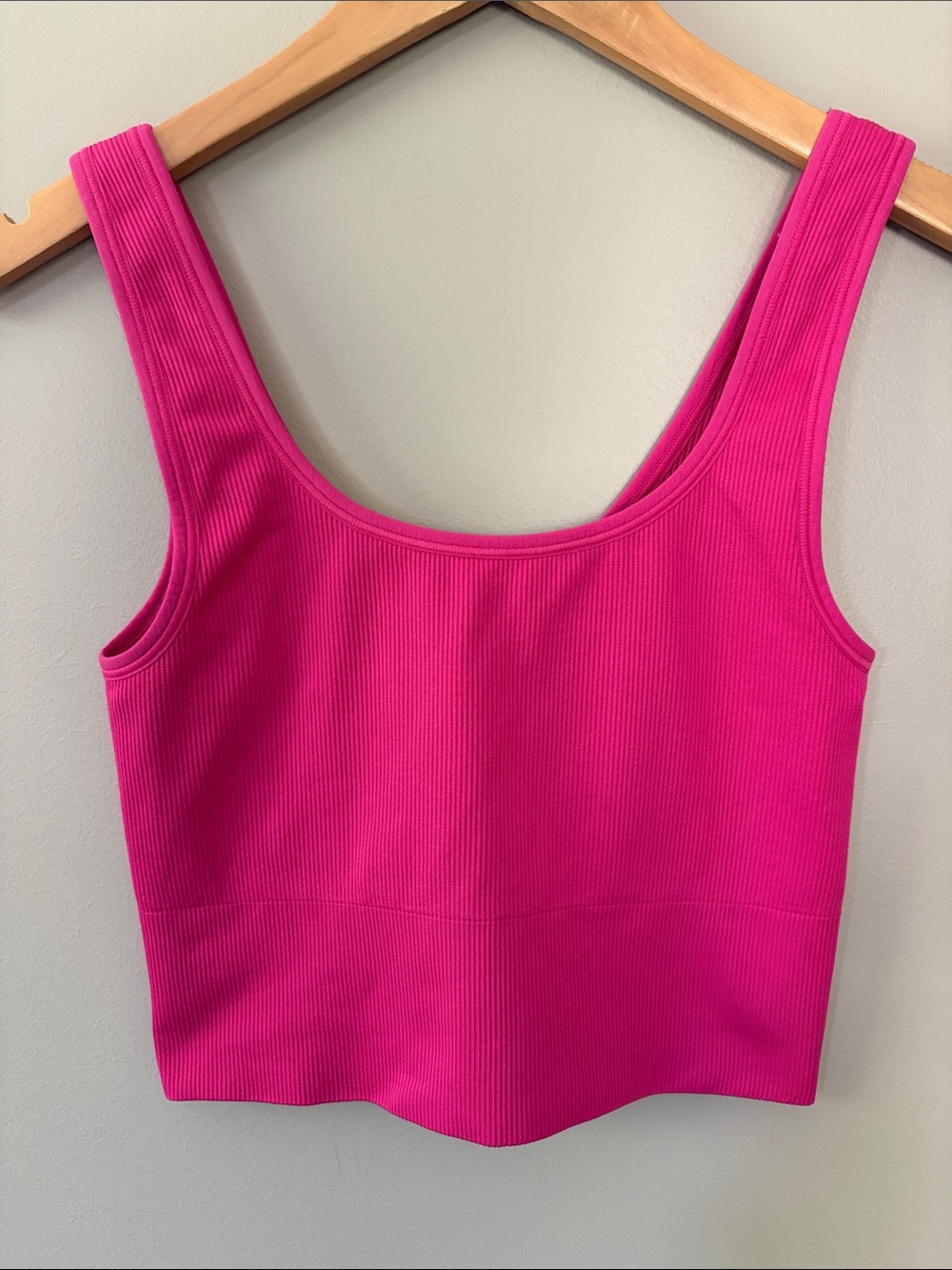 Athleta Aurora Ribbed Cropped Scoop Neck Tank Top Pink Small Athletic
